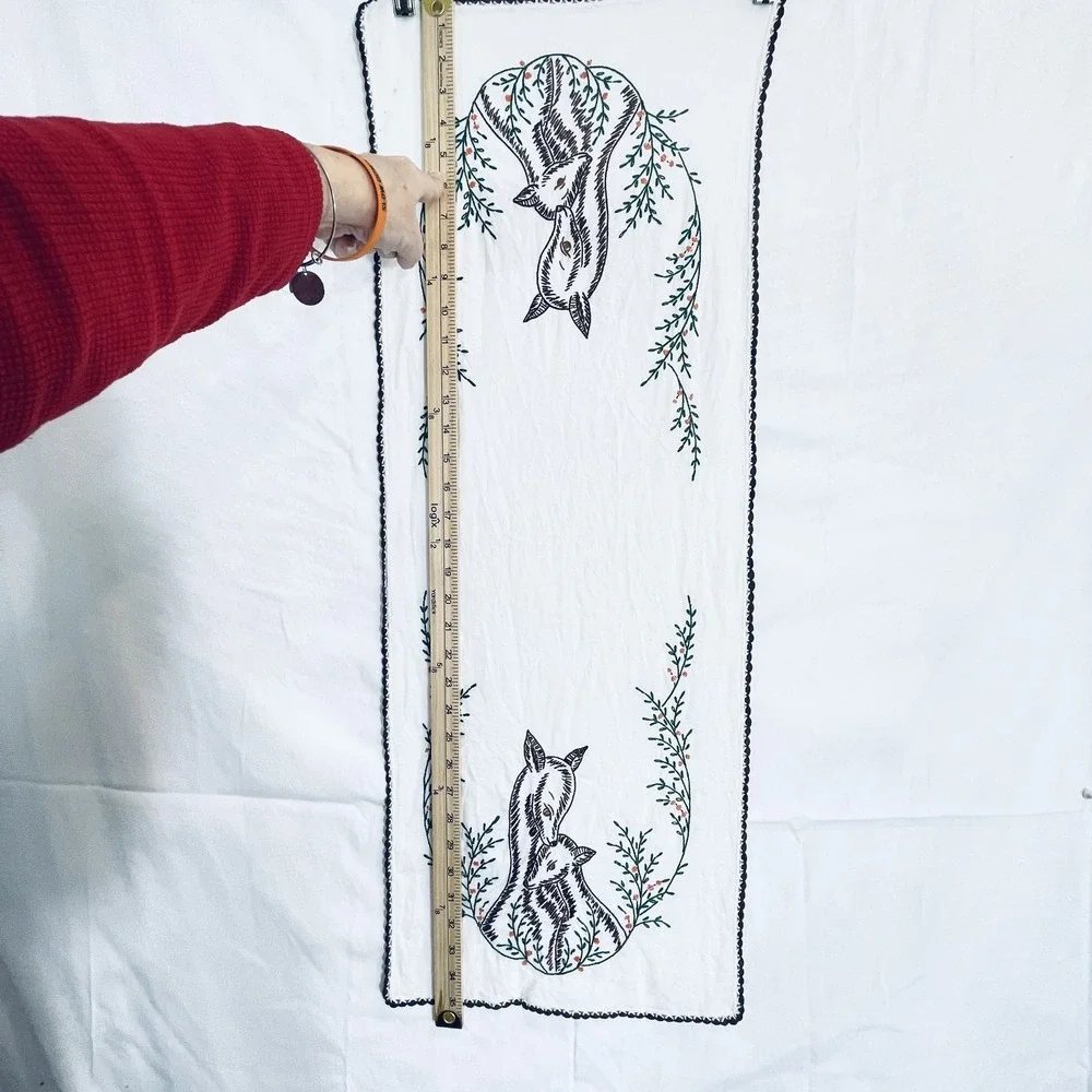 Embroidered Deer Floral Linen Table Runner Crochet Edge Country White Decor READ